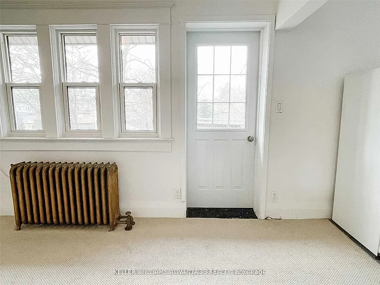 98 Woodycrest Ave #UPPER — Photo 8
