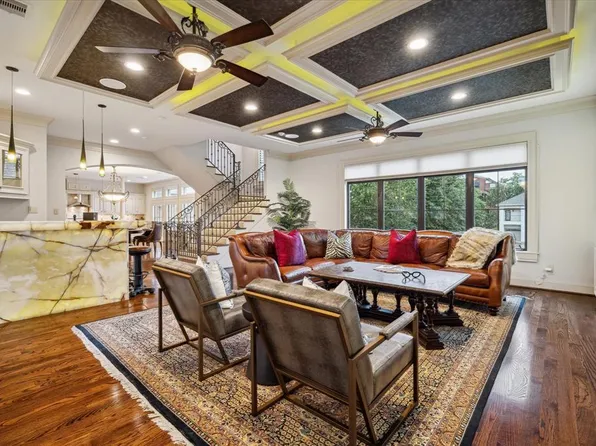 150 Vieux Carre Dr, Houston, TX 77009