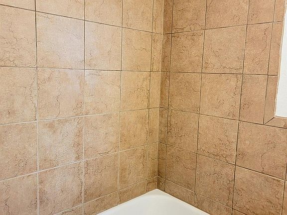 4th image of 1417 Silverwood Ln