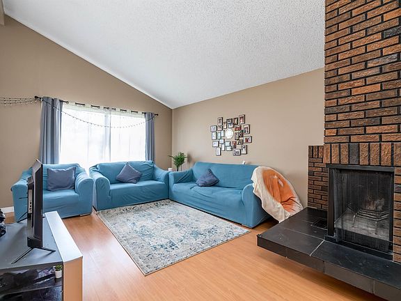 4th image of 3620 42a Ave NW
