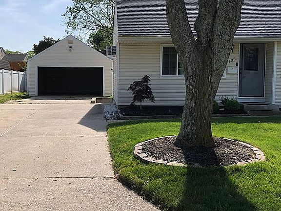 3rd image of 185 Claywood Dr