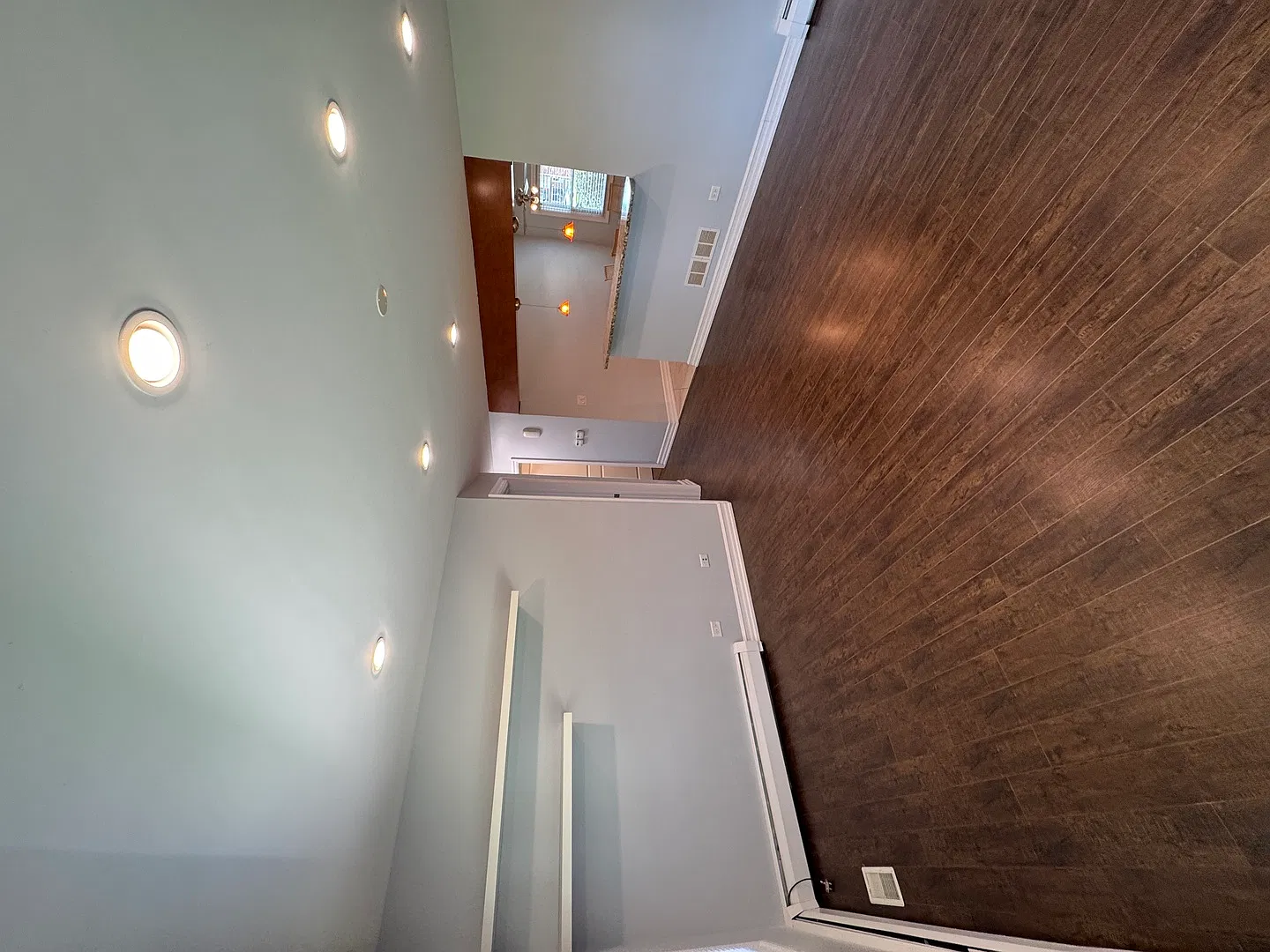 3 bed, 1200 sqft, $2,500 — Photo 2