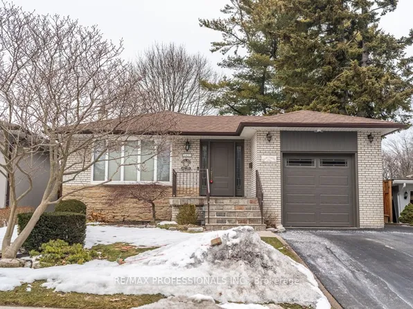 1427 Kenmuir Ave, Mississauga, ON L5G 4B3