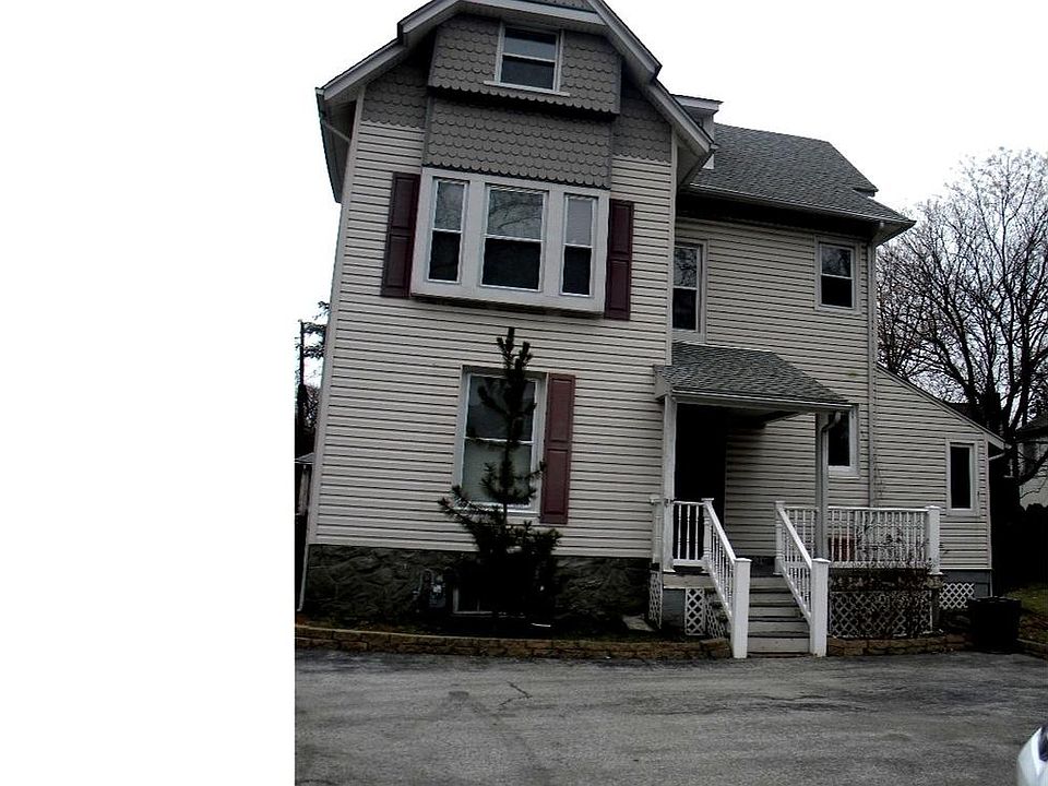 2nd image of 453 W Lancaster Ave