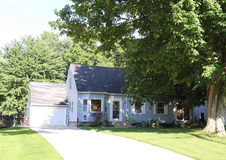 1st image of 2105 Albion Ave