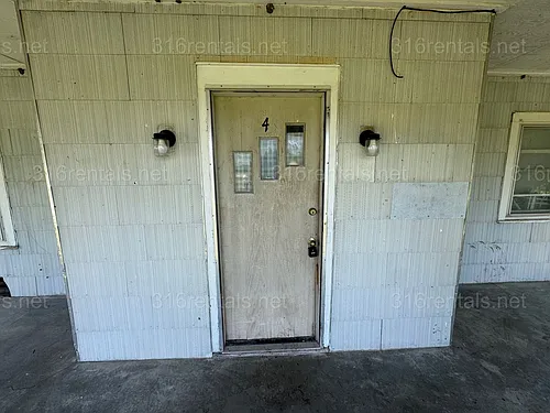 1101 E Hoch Photo 1
