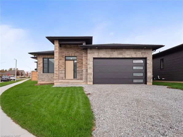 118 Willowbrook Dr, Welland, ON L3C 0G2