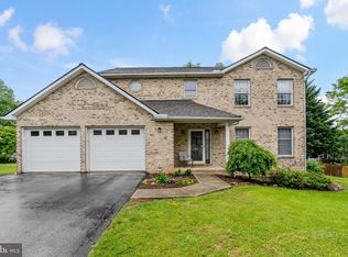 31 Pembroke Ln, Falling Waters, WV 25419