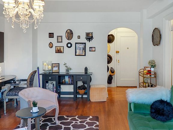 3rd image of 2 Horatio St APT 4C