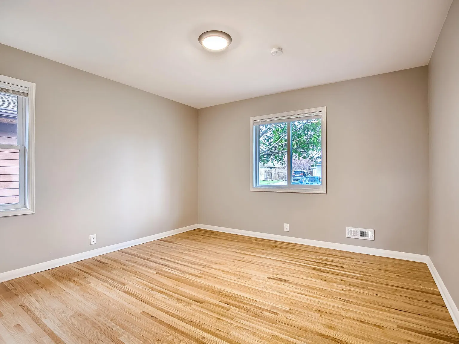 Aquila Ave S, Saint Louis Park — Photo 4