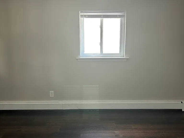 1209 Hollywood Ave — Photo 5