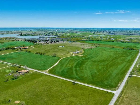 3020 Melton Rd, Sanger, TX 76266