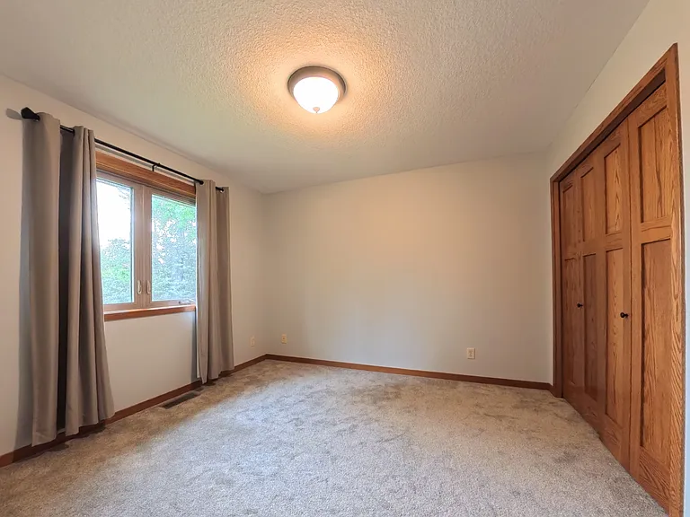 11956 Castle Rock Ct N — Photo 24