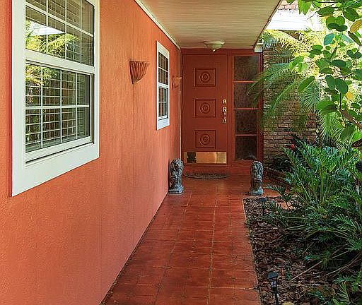 4th image of 2101 Palm Ln