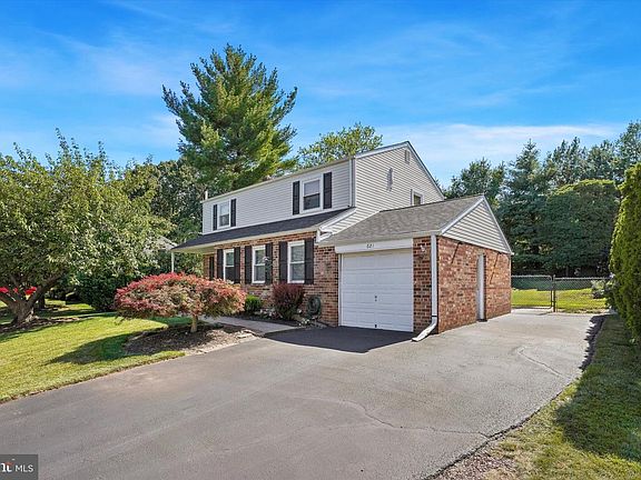 2nd image of 621 Crestwyck Dr
