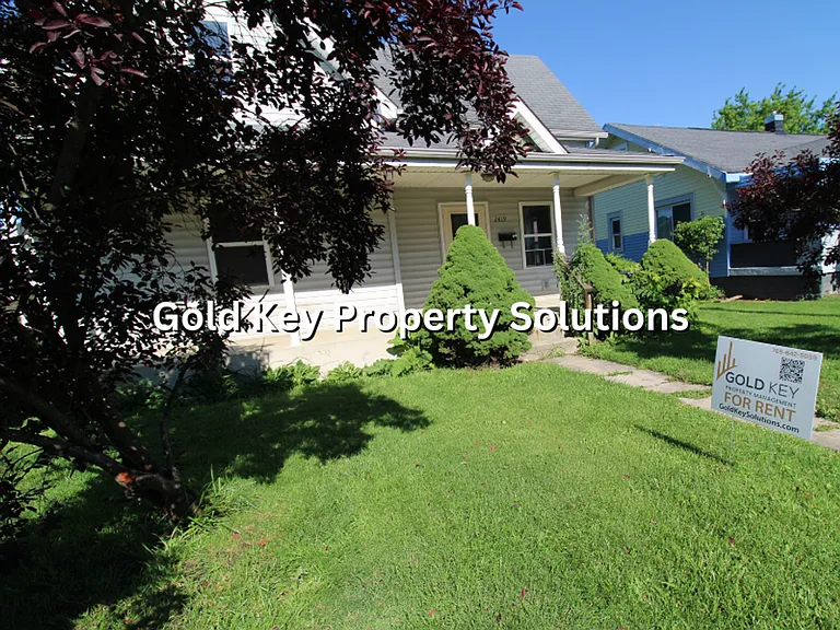 2419 Jackson St — Photo 2