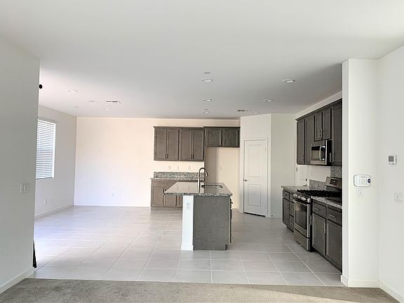 5th image of 2849 E Clementine Dr