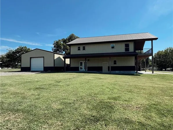 100 S 2nd St, King City, MO 64463