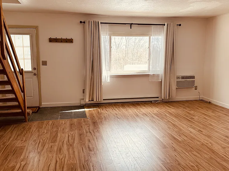 881 Albany Post Rd #17 — Photo 4
