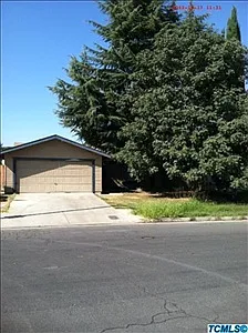 831 Belmont St photo 1
