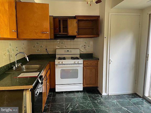 3rd image of 10136 Fair Woods Dr