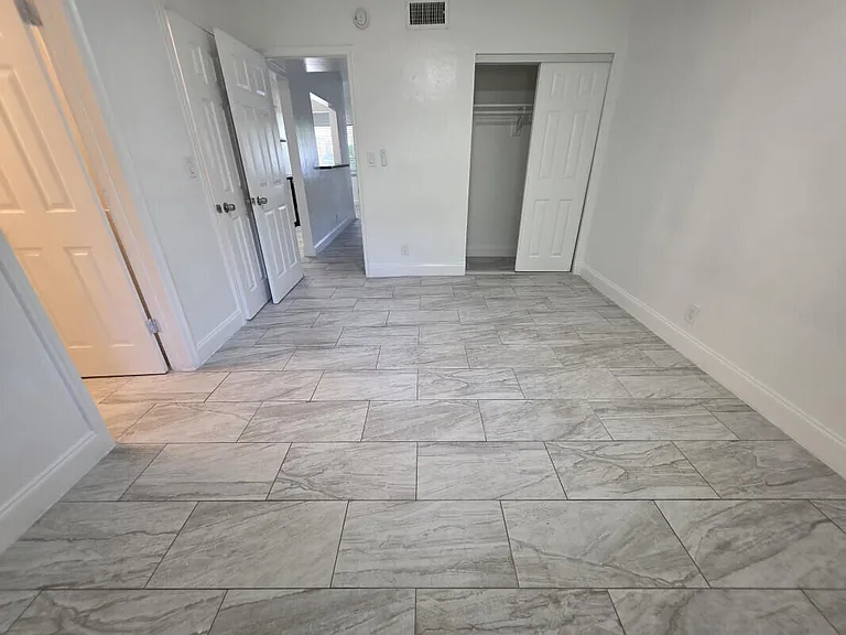 100 SW 9th St #103 — Photo 6