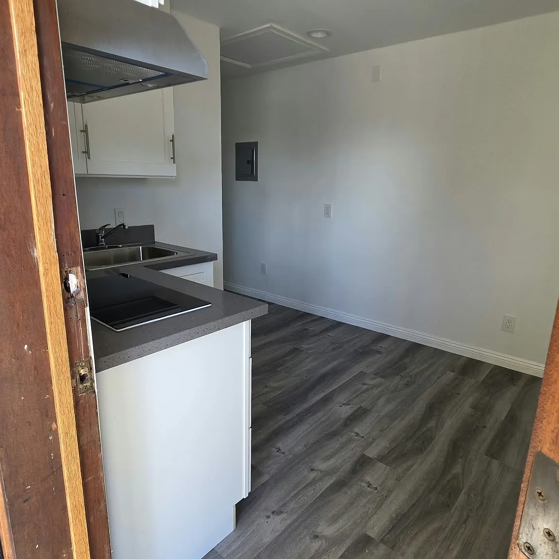 Studio, 250 sqft, $1,000 — Photo 1