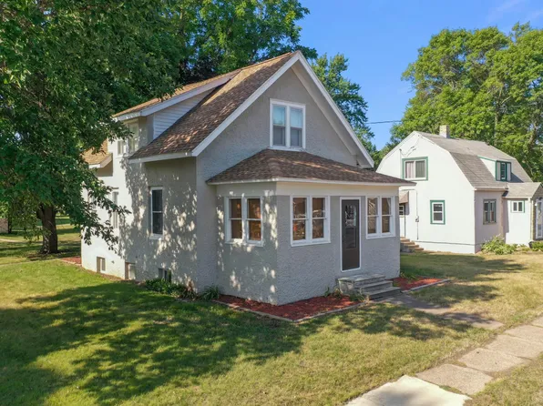 445 3rd St NE, Blooming Prairie, MN 55917