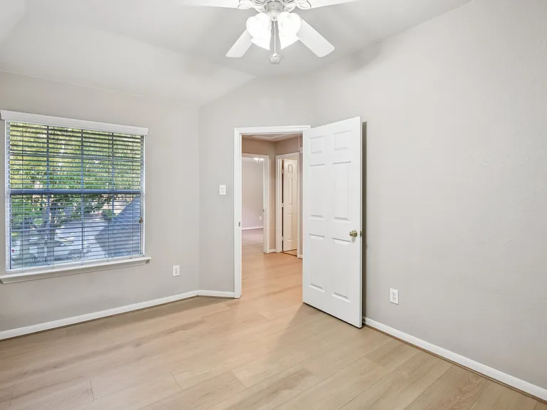 27 Endor Forest Pl — Photo 17