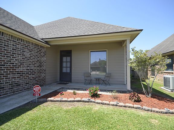 3rd image of 122 Legend Creek Dr