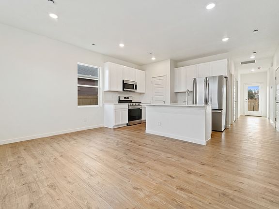7167 Gtwy Xing St. - Living Space