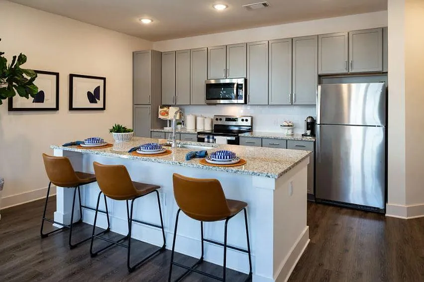 The Quincy Apartments — Photo 1