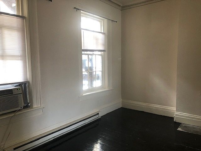 Back of large bedroom.