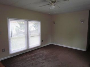 451 White Oak Ln, Midway Park, NC 28544