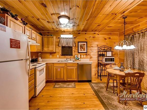 5th image of 1127 Oak Ct