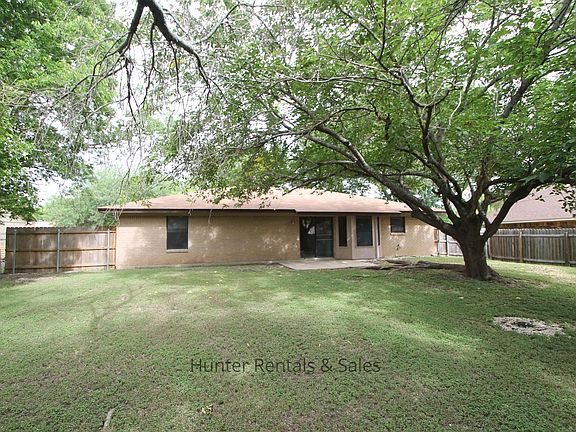 4th image of 1810 Sherman Dr