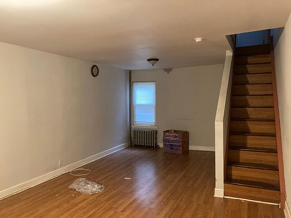 2nd image of 2156 E Cambria St
