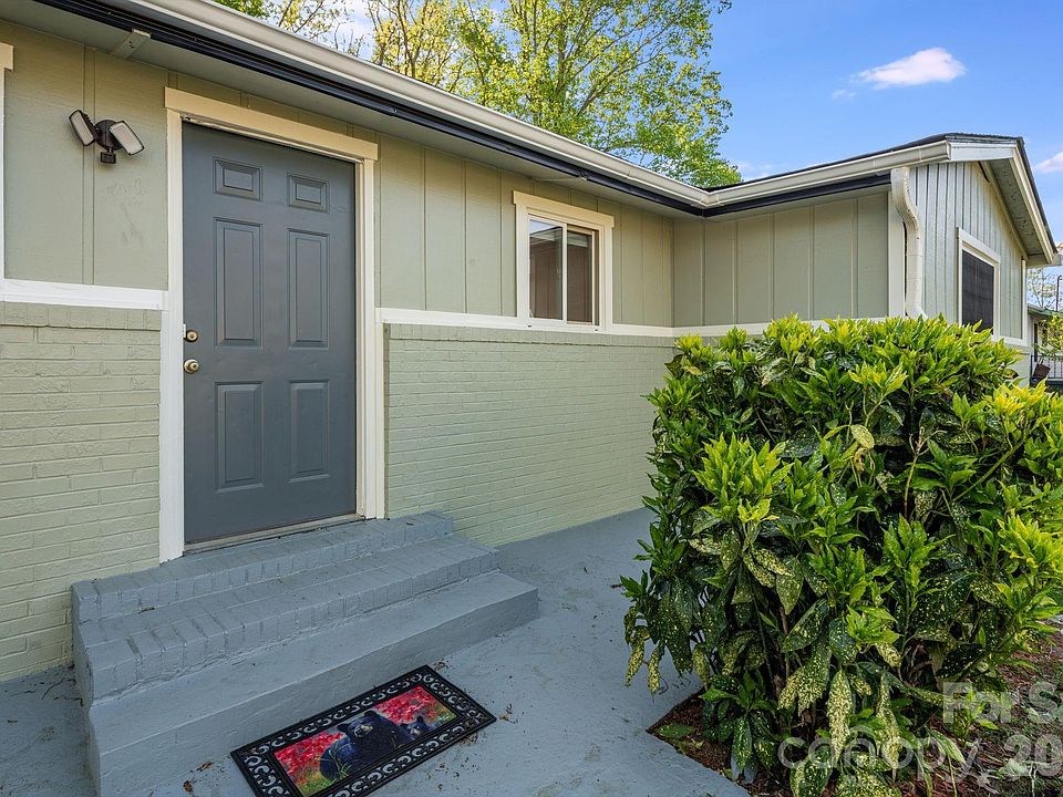 21 Oak Hill Dr, Asheville, NC 28806 | MLS #4371176 | Zillow