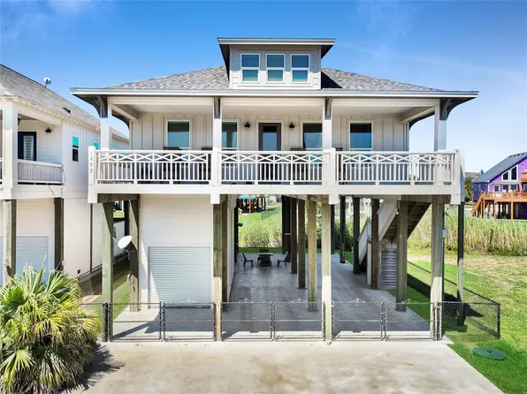 1977 Royalville Ct, Crystal Beach, TX 77650