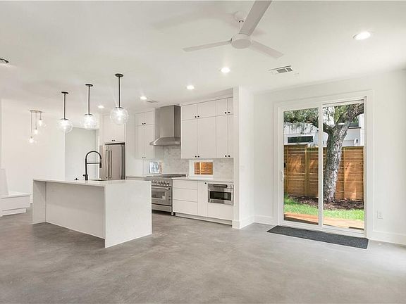 4th image of 2200 La Casa Dr
