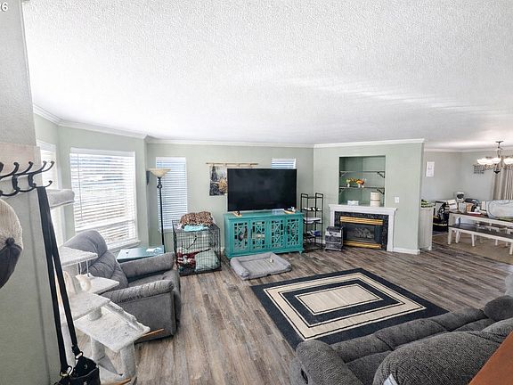 3rd image of 202 NE Rifle Range St APT 6