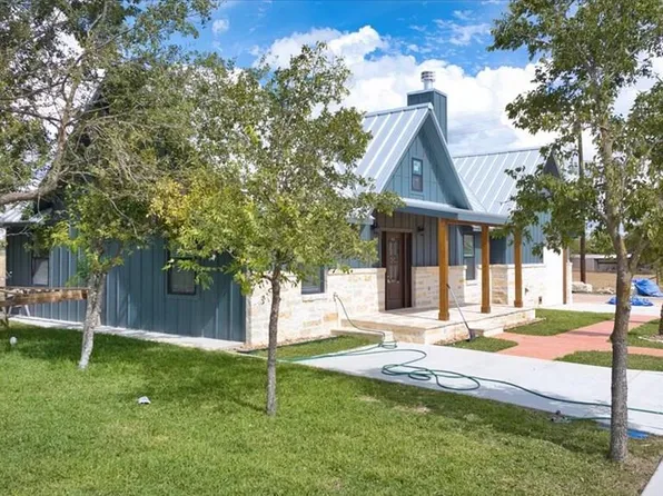 207 N 4th St, Harper, TX 78631