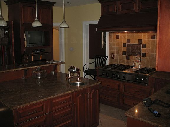 Professional chef's kitchen with top-line appliances