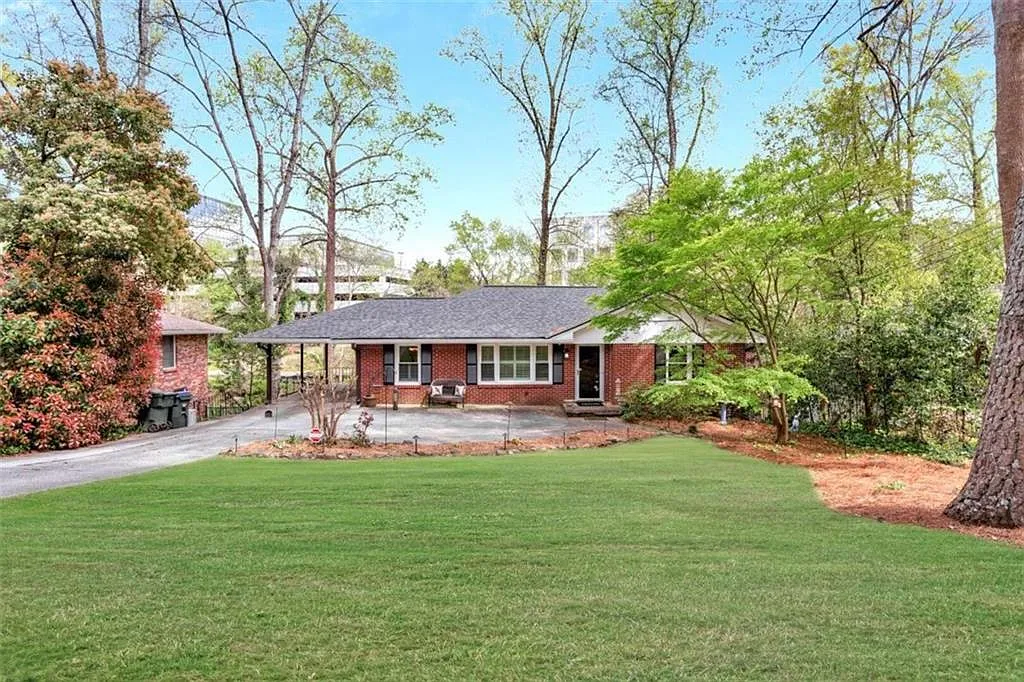 3 bed, 2.5 bath, 2000 sqft, $5,000 — Photo 1