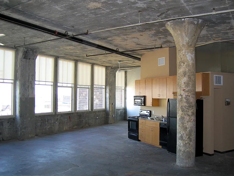 815 W Market St — Photo 9