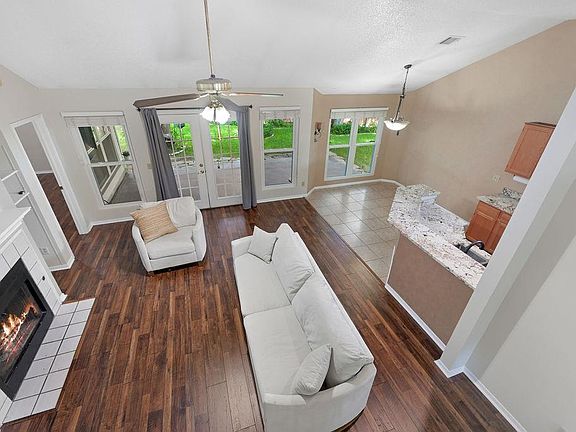 5th image of 612 Timbergrove