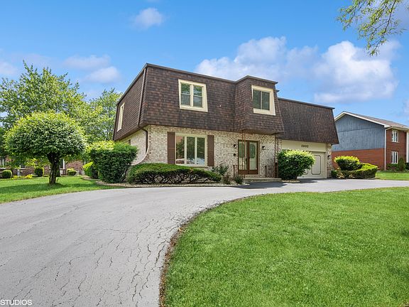 2nd image of 2932 Bonnie Brae Cres