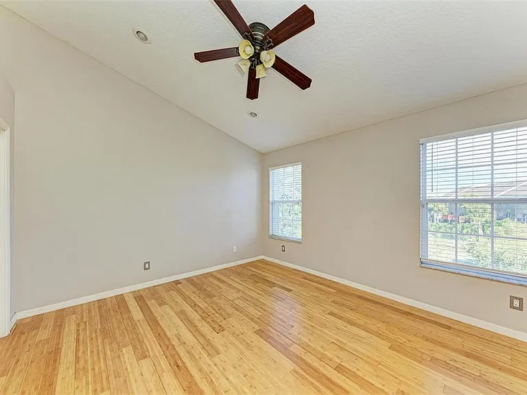 3047 Pointeview Dr — Photo 21
