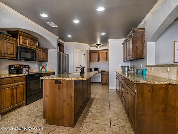 4th image of 22 Sandra Ln