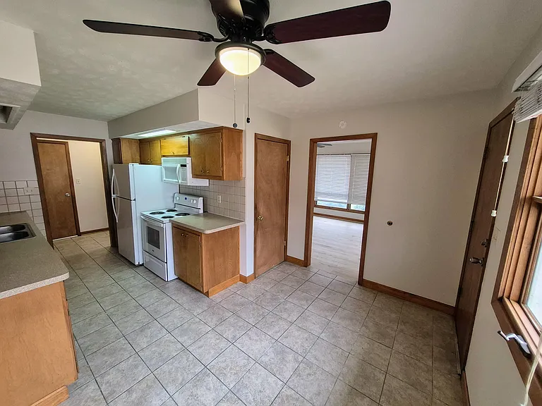 3910 Pace Blvd — Photo 6